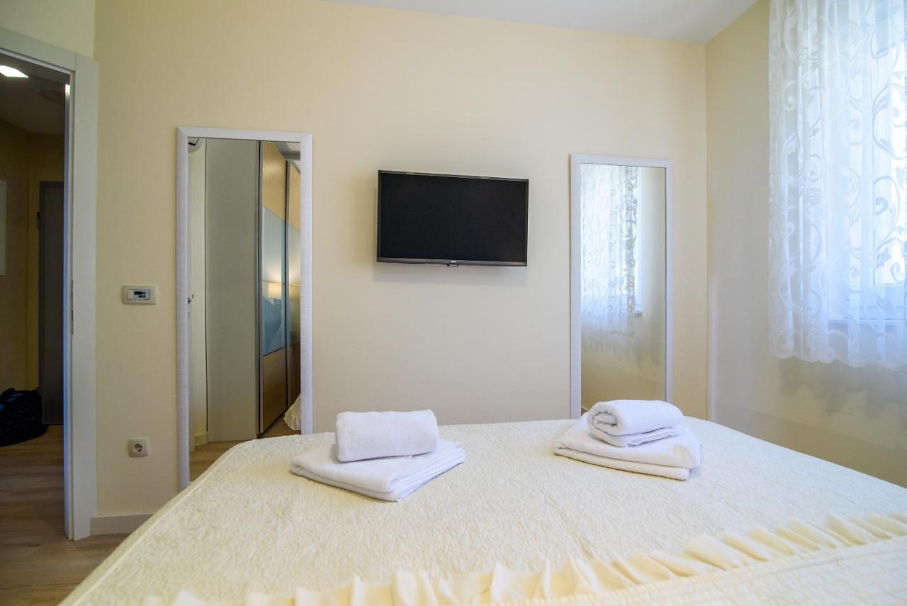 Apartments Leone Lukas Промайна Екстериор снимка