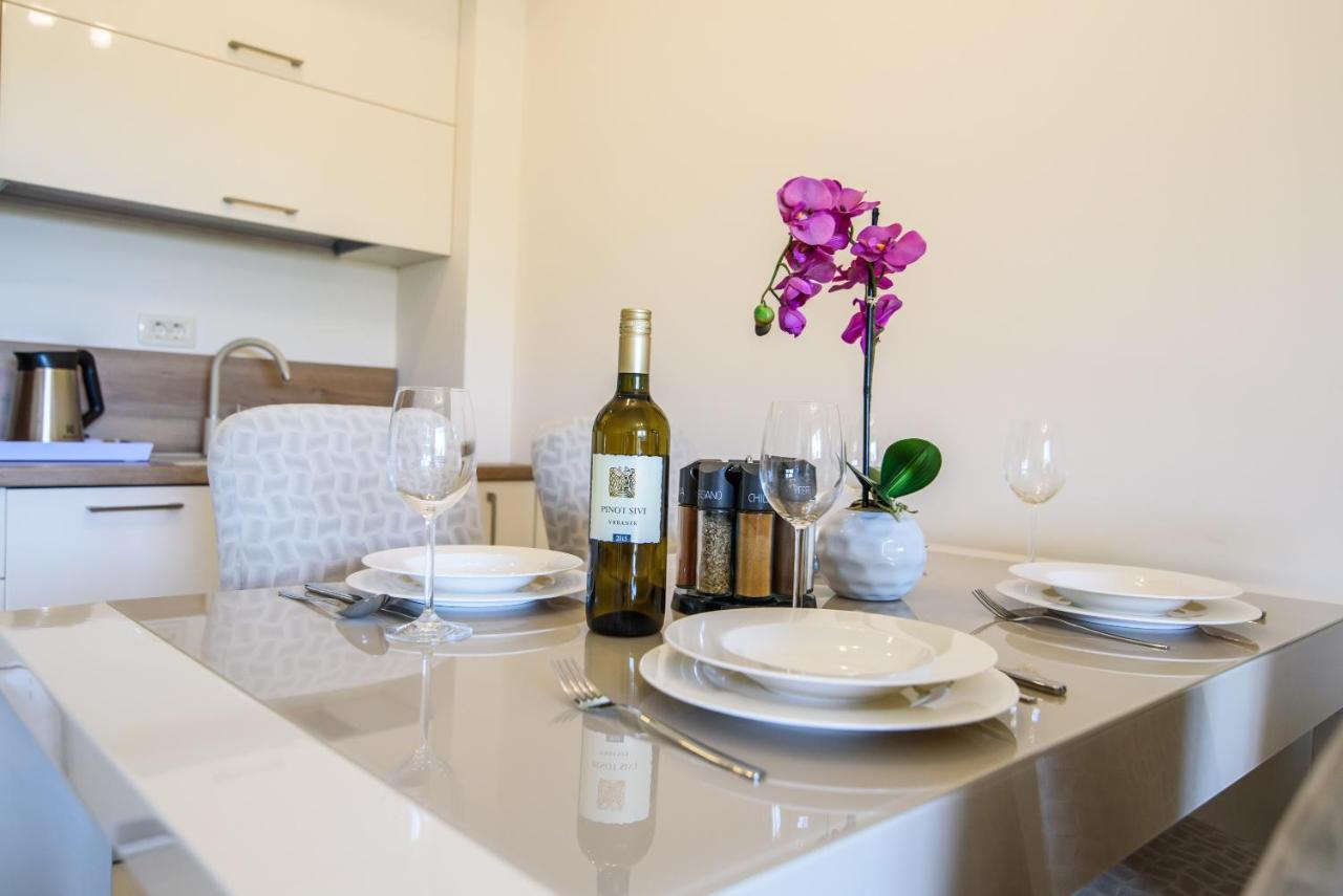Apartments Leone Lukas Промайна Стая снимка