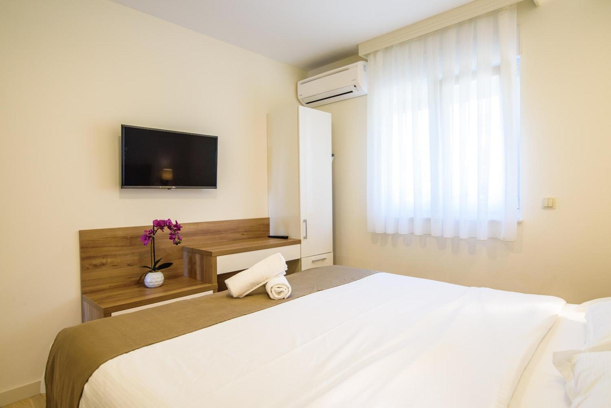 Apartments Leone Lukas Промайна Стая снимка