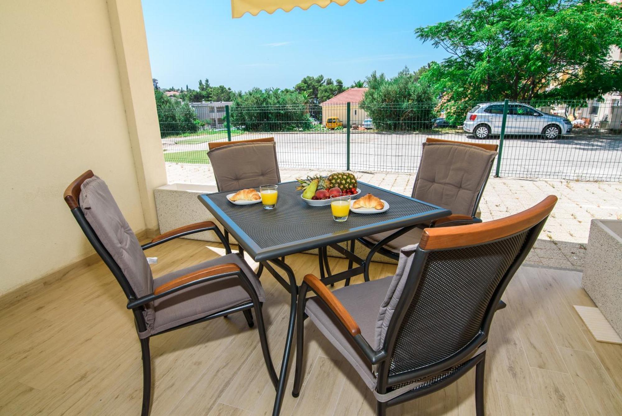 Apartments Leone Lukas Промайна Стая снимка