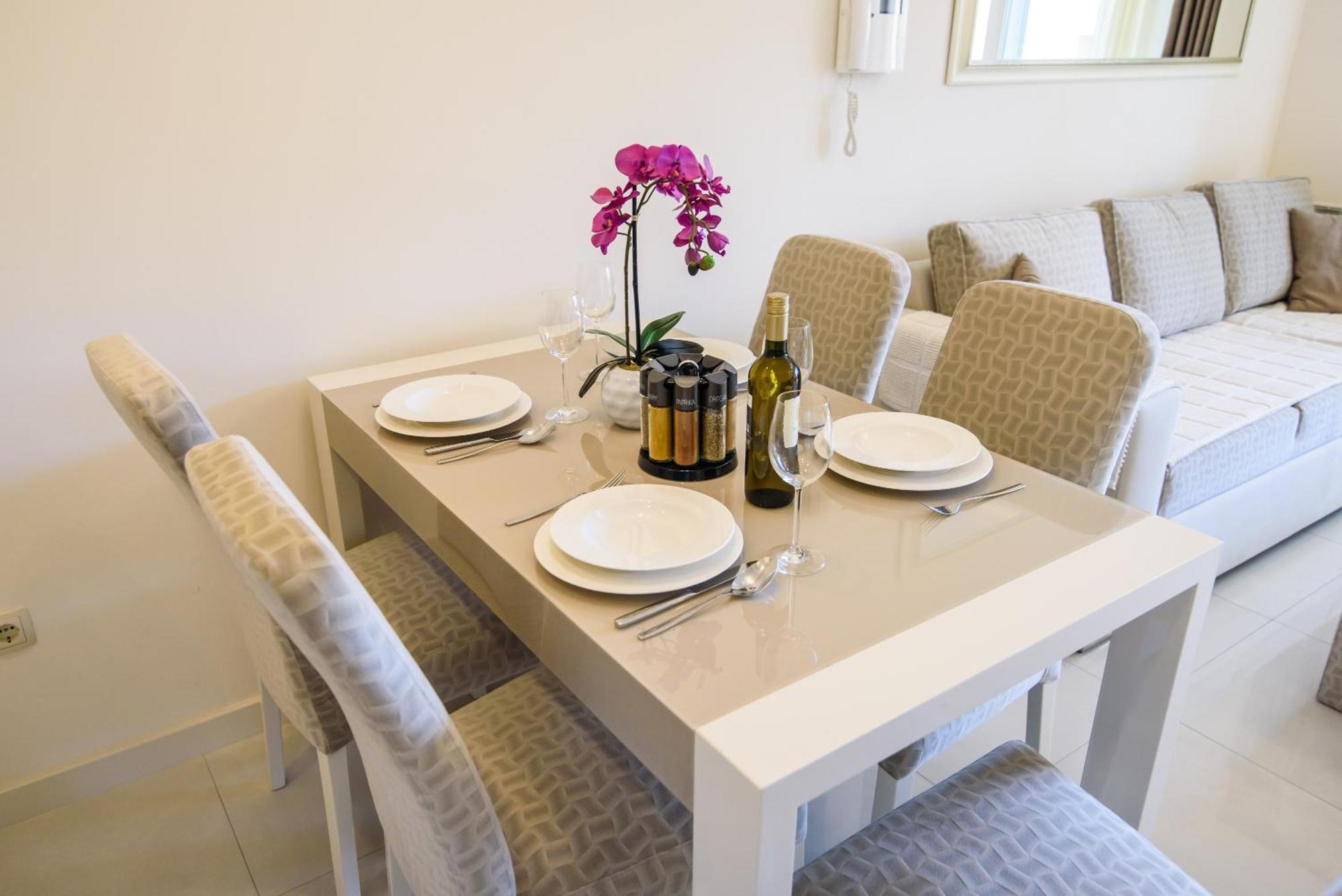 Apartments Leone Lukas Промайна Стая снимка