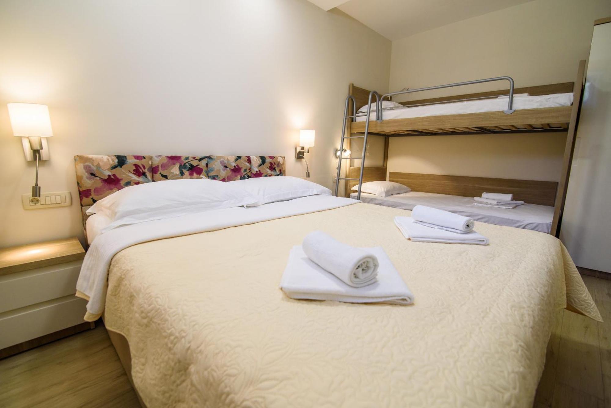 Apartments Leone Lukas Промайна Стая снимка