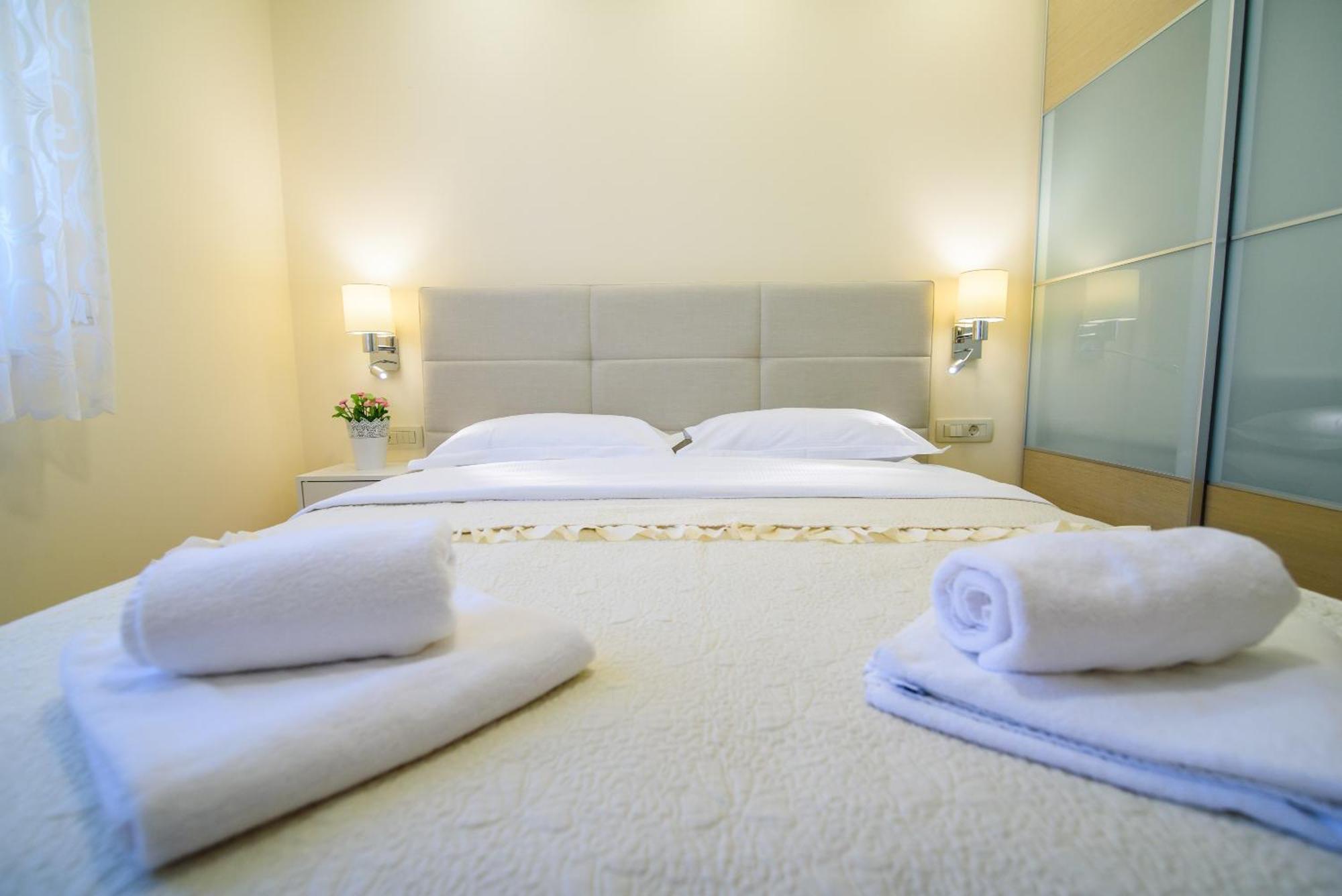 Apartments Leone Lukas Промайна Стая снимка
