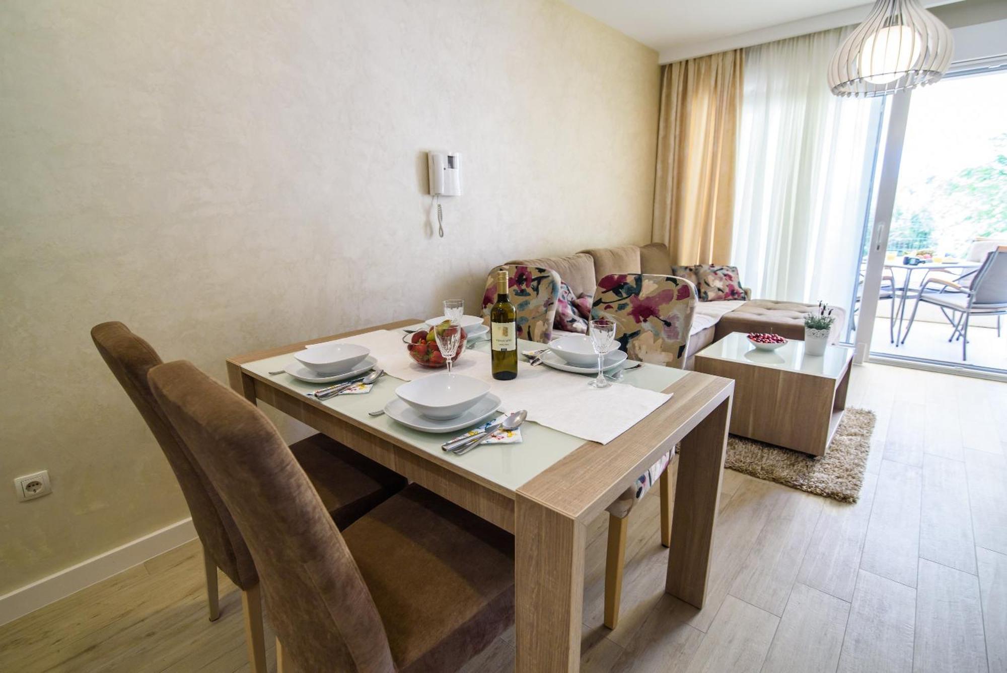 Apartments Leone Lukas Промайна Стая снимка