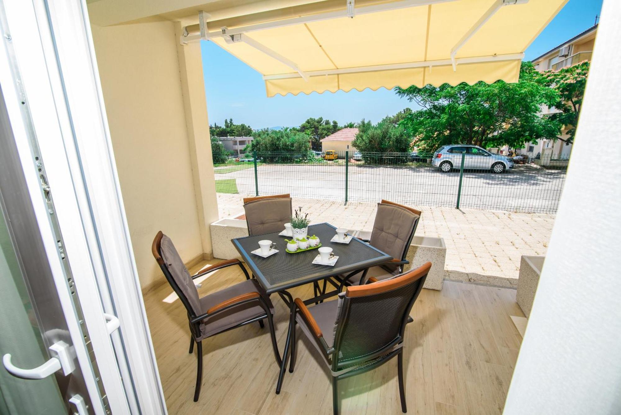 Apartments Leone Lukas Промайна Стая снимка