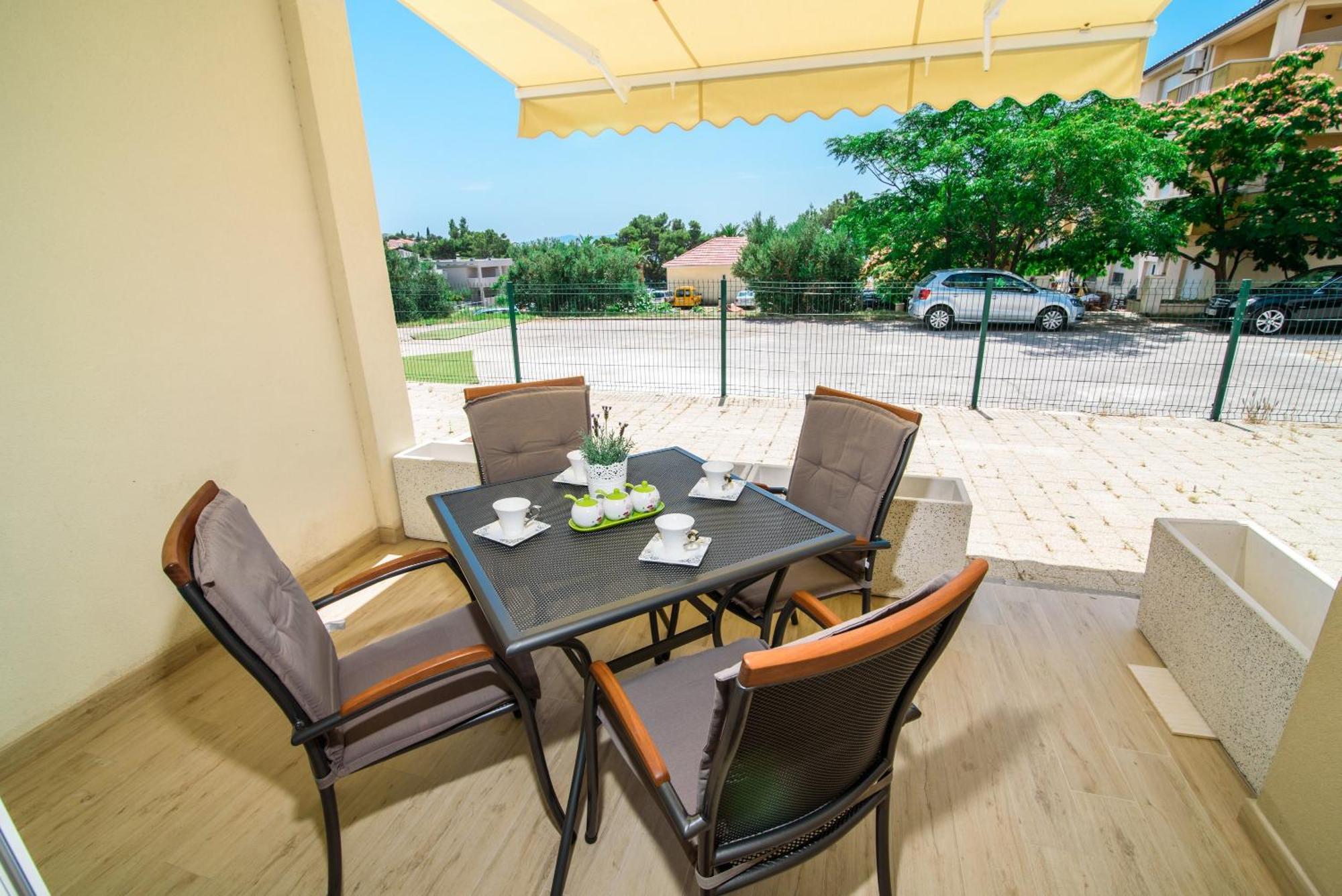 Apartments Leone Lukas Промайна Стая снимка