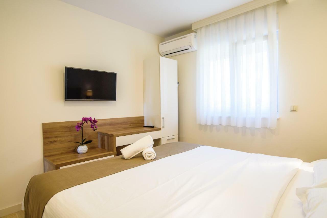Apartments Leone Lukas Промайна Екстериор снимка