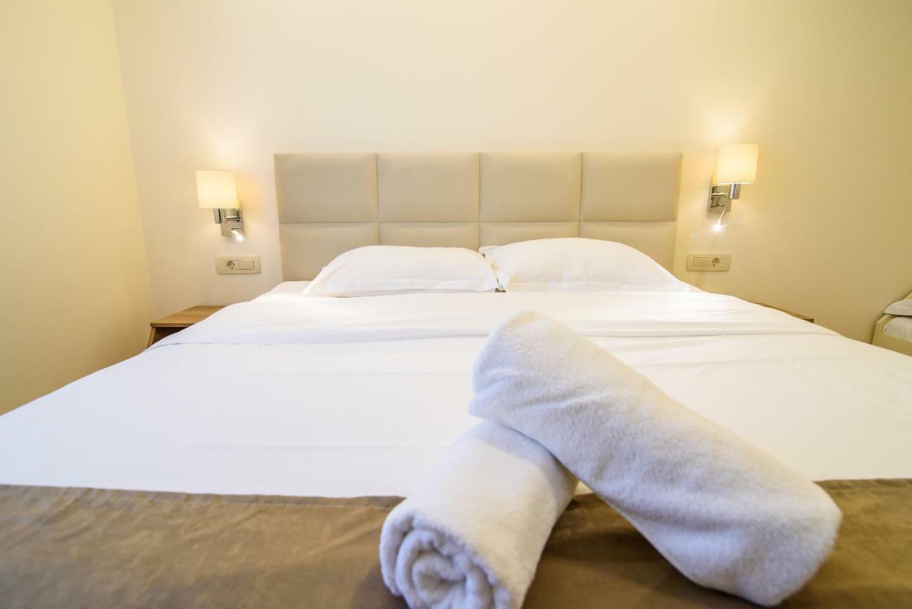 Apartments Leone Lukas Промайна Екстериор снимка