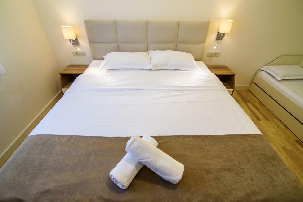 Apartments Leone Lukas Промайна Екстериор снимка