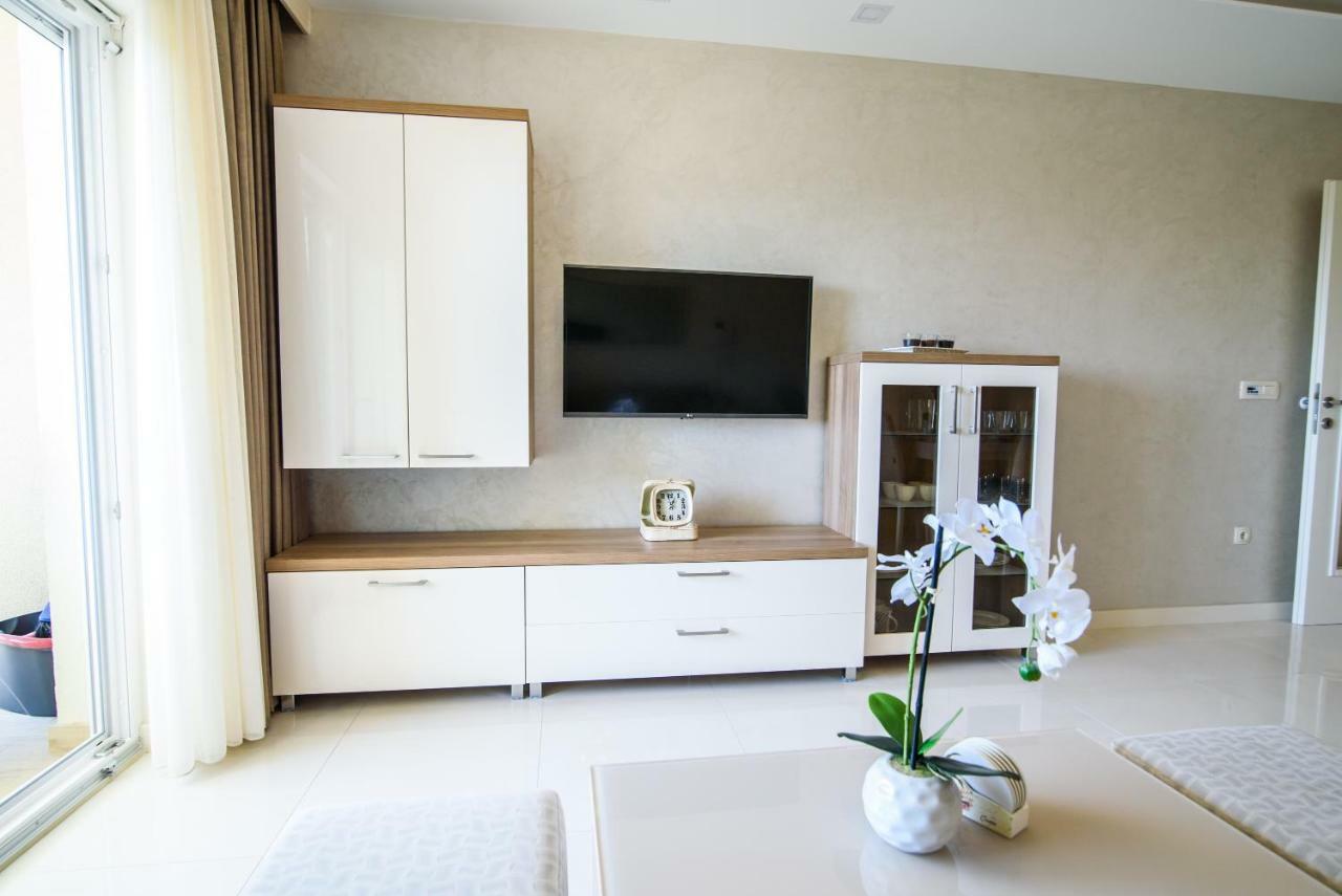 Apartments Leone Lukas Промайна Екстериор снимка