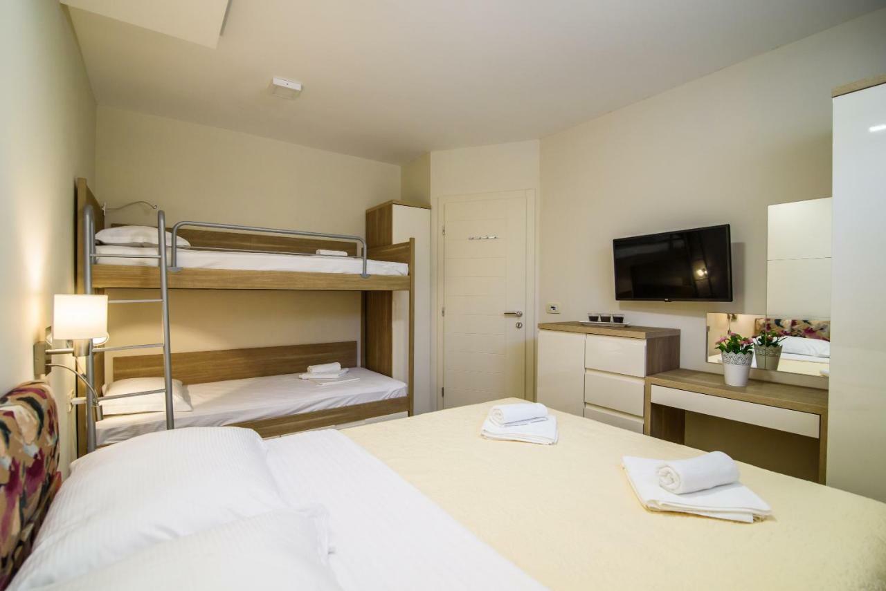 Apartments Leone Lukas Промайна Екстериор снимка