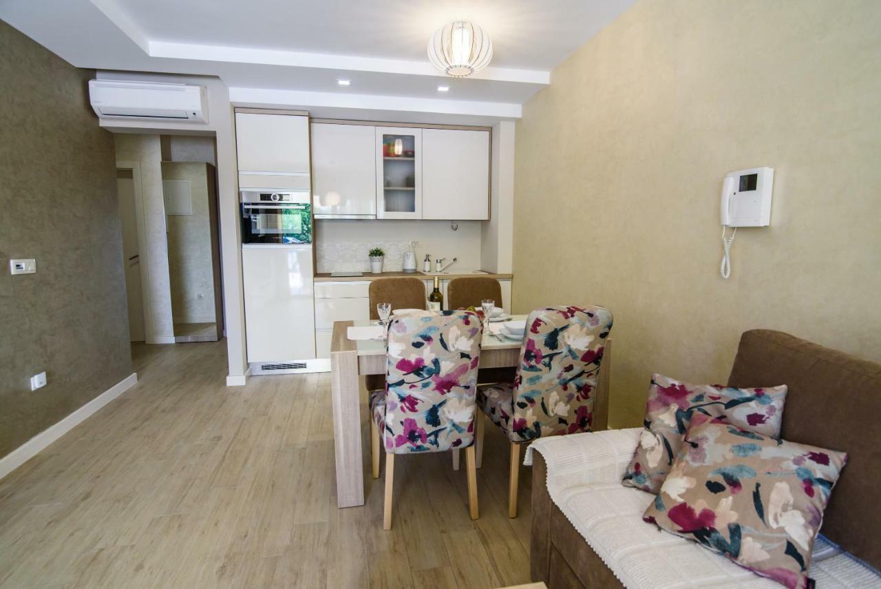 Apartments Leone Lukas Промайна Екстериор снимка