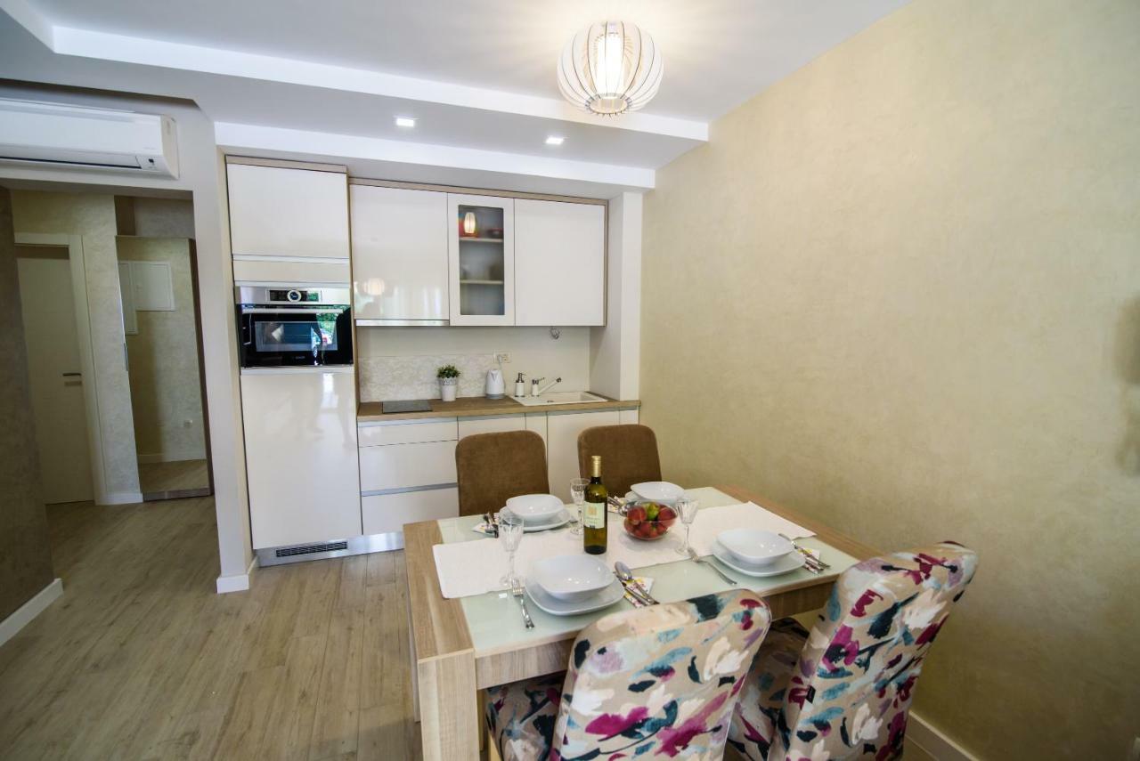 Apartments Leone Lukas Промайна Екстериор снимка